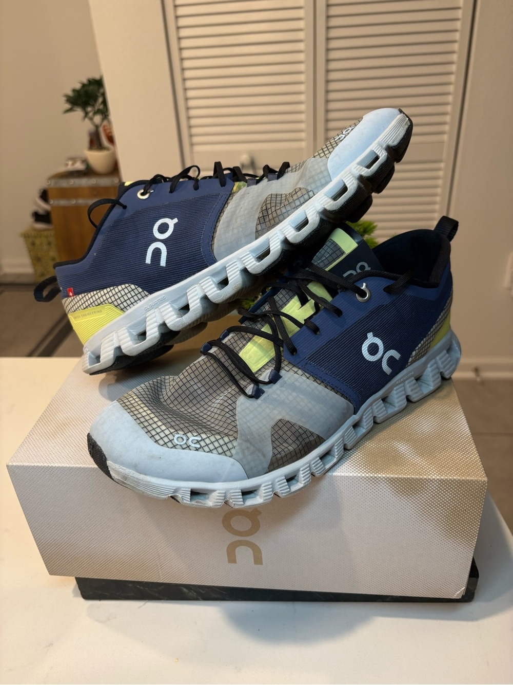 On Cloud CloudSwift Men’s Size 9.5 Running Shoes, Navy Blue Volt Yellow
